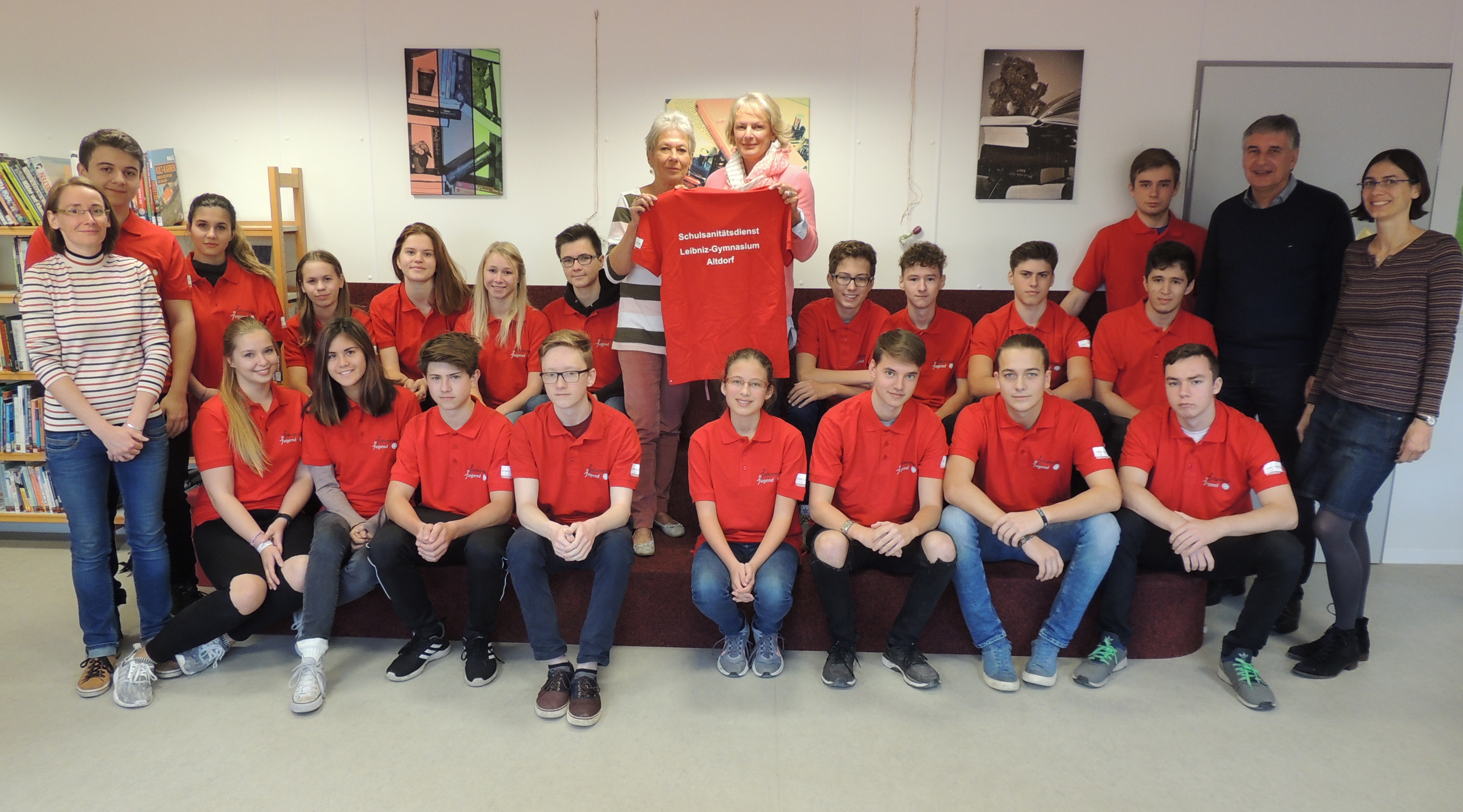 Bild_Uebergabe_T-Shirts